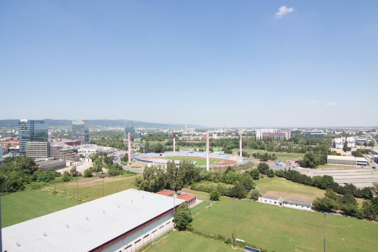 Juls Next To Football And Hockey Stadium Apartament